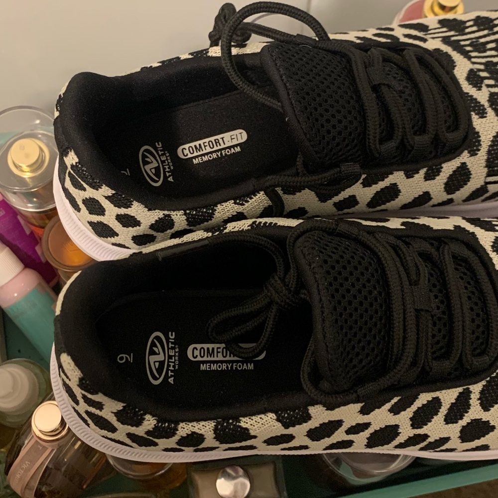 Athletic Works Shoes - Picture 3 of 3
